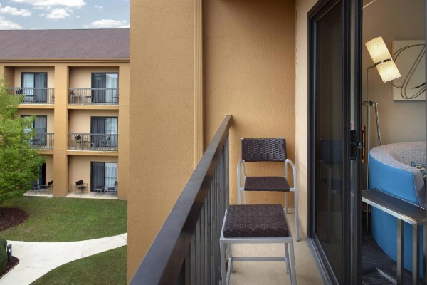 Courtyard by Marriott Fayetteville image 9